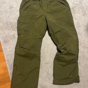Artic Quest green snowboarding/ski pants